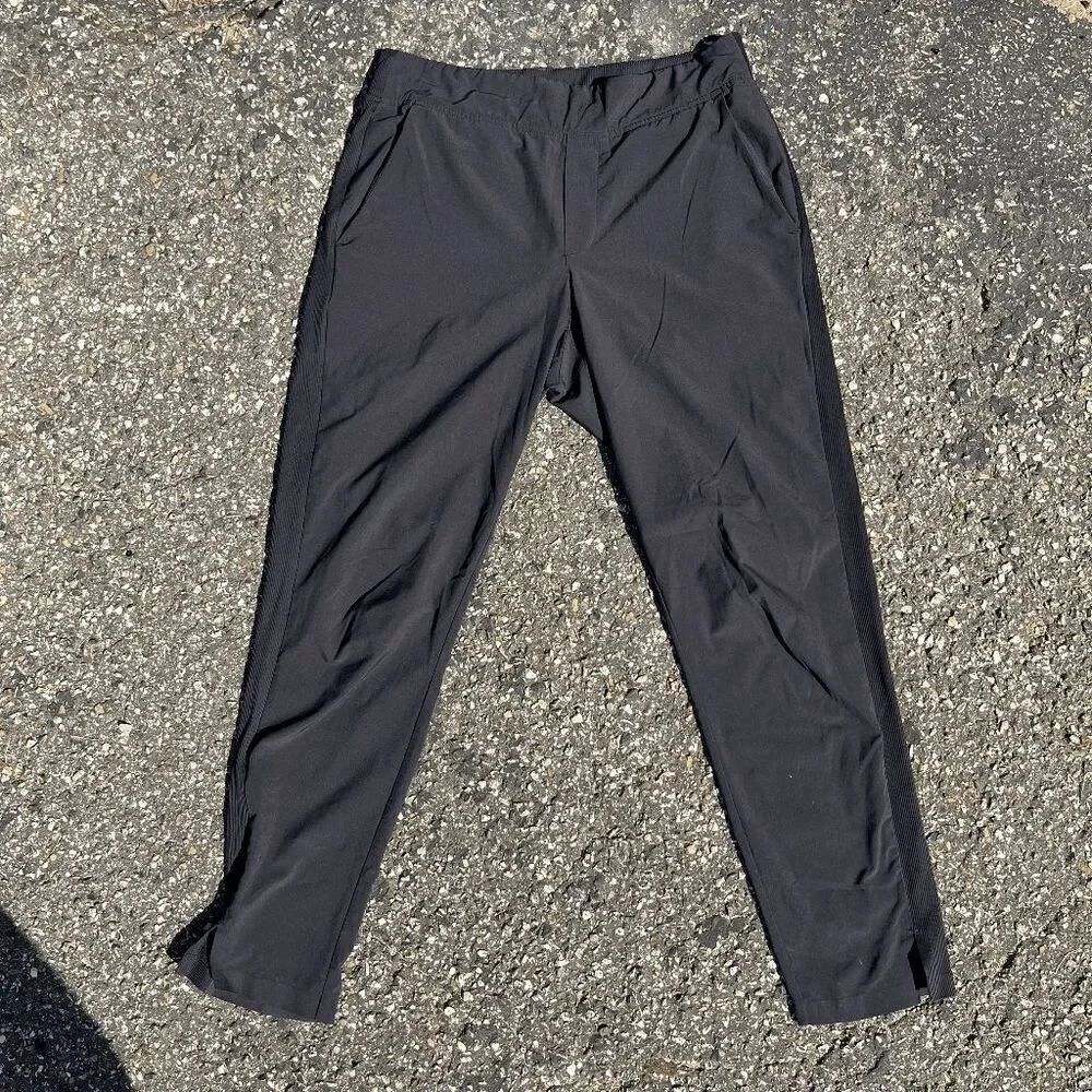 Athleta Black Tapered Jogger Pants with Zippered Pocket - Size 4